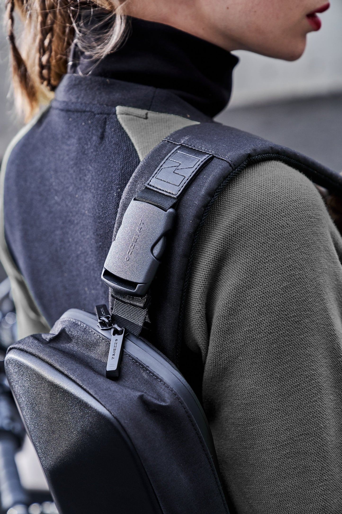 Tajezzo Scutum P8 Schultertasche
