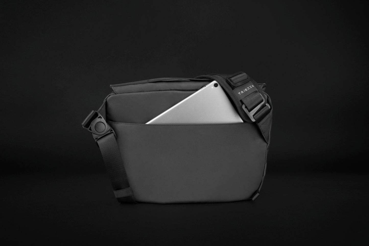 TAJEZZO SCUTUM N6 Umhängetasche